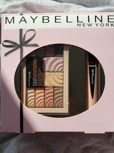 Total temptation makeup set Maybelline