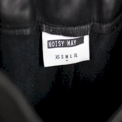 HTM21 NP01 Noisy May crne kožne hlače