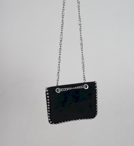 HTM21 KMC05 Zara mala crna torbica 