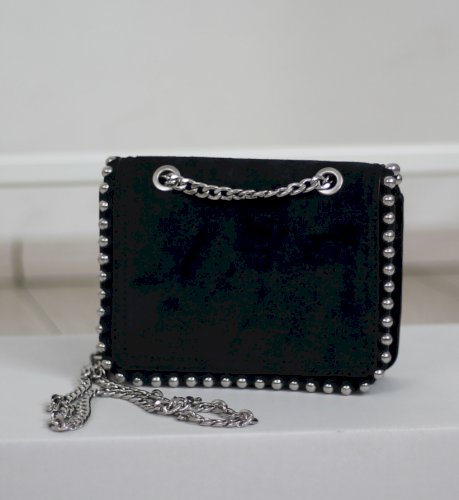 HTM21 KMC05 Zara mala crna torbica 