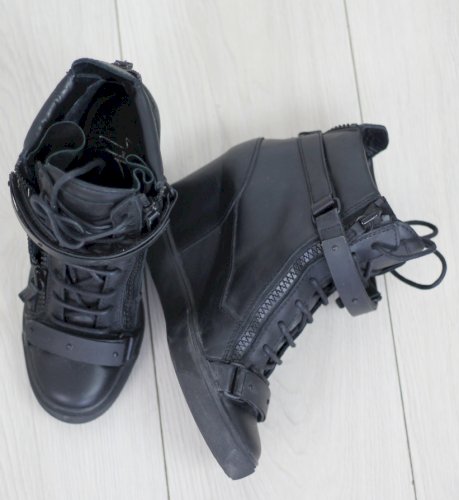 HTM21 KMC10 Zanotti tenisice na petu