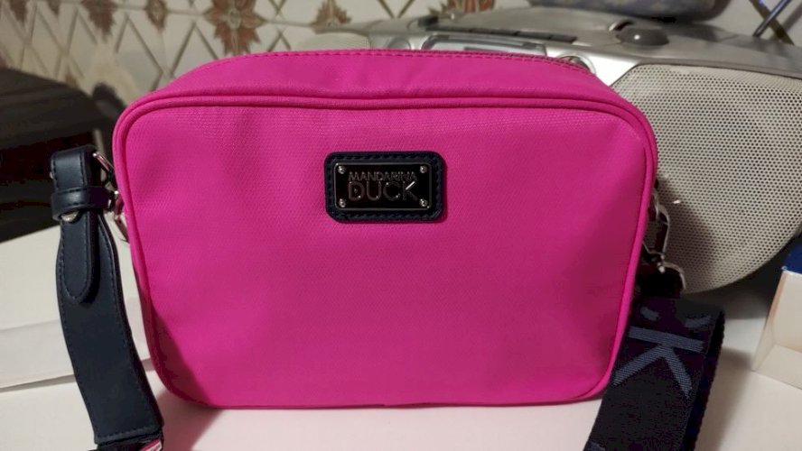 Mandarina Duck fluo pink torbica  novo