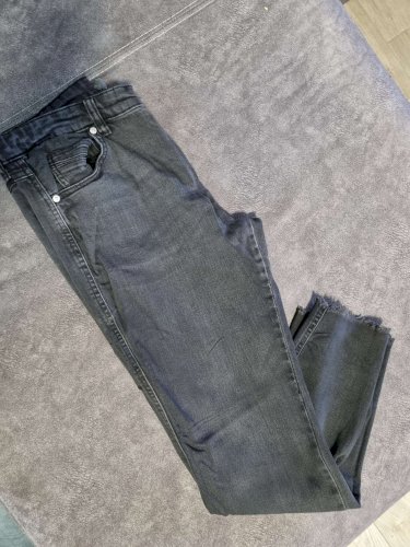 Traperice ravnog kroja 29 s elastinom deklarirane kao 40