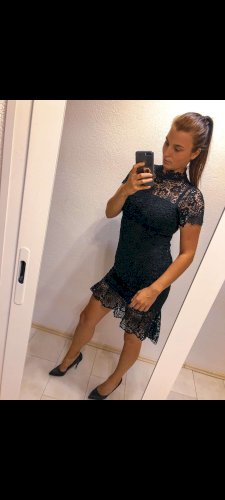 Crna čipkasta midi haljina 38