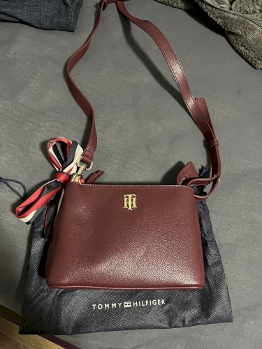 Tommy Hilfiger torbica