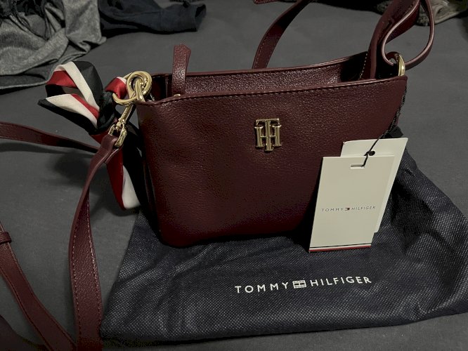 Tommy Hilfiger torbica
