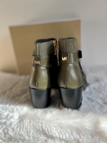 Michael Kors čizme Kara maslinasto zelena vel 40