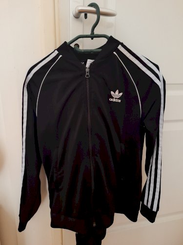 Komplet crna Adidas trenirka