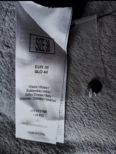 Elegantna mala crna haljina