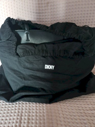 Prodajem novu torbu DKNY