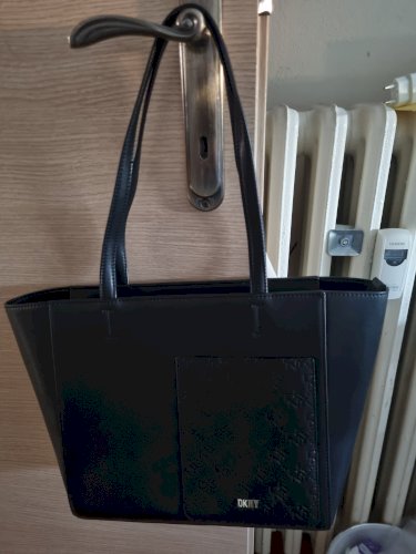 Prodajem novu torbu DKNY