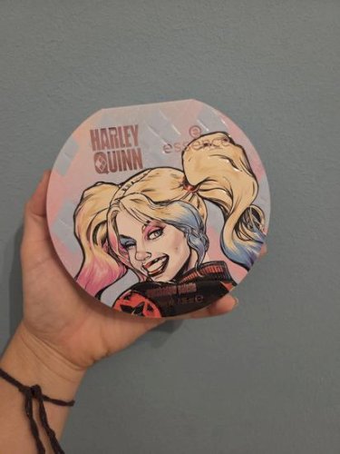 essence Harley Quinn paleta sjenila
