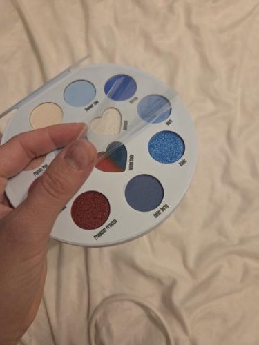 essence Harley Quinn paleta sjenila