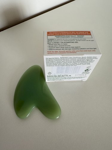 Simple krema i gua sha masažer