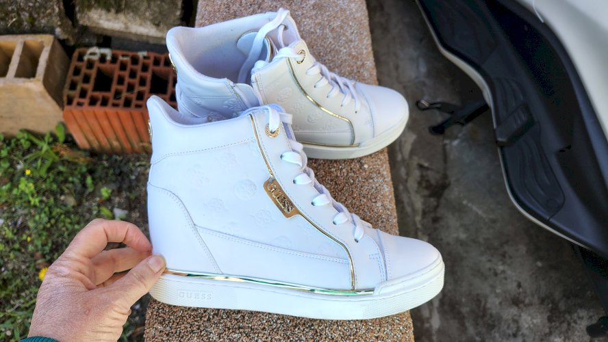 Guess tenisice na skrivene petu