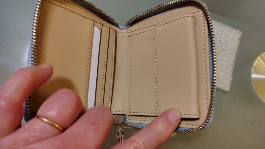 Guess mali novčanik betula