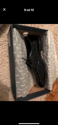 Frau crne lak cipele 