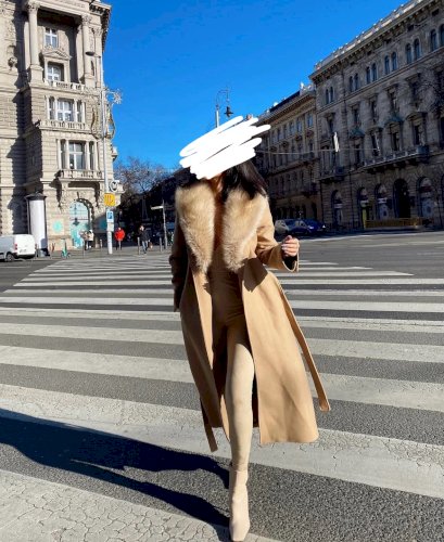 Zara viralni bez dugi kaput s krznom