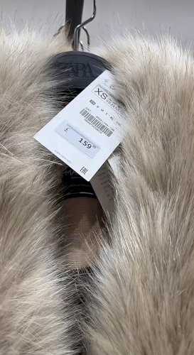 Zara viralni bez dugi kaput s krznom