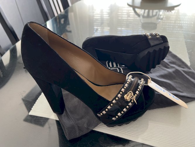 Cesare Paciotti stikle