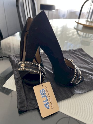 Cesare Paciotti stikle