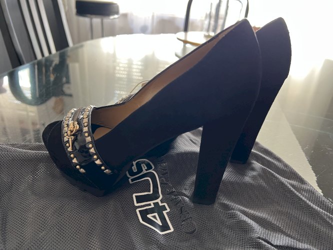 Cesare Paciotti stikle