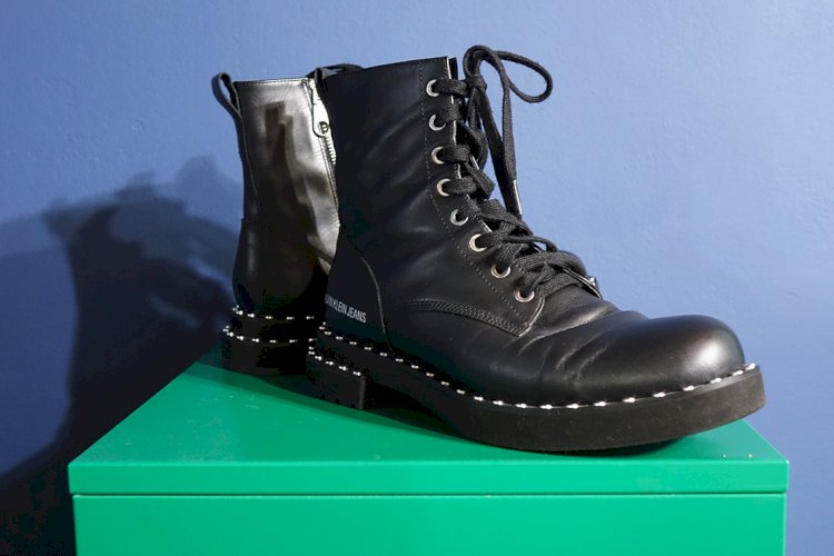 Calvin Klein crne kožne čizme na vezanje