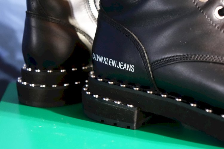 Calvin Klein crne kožne čizme na vezanje