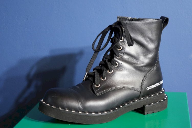 Calvin Klein crne kožne čizme na vezanje