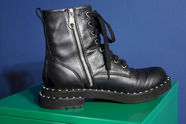 Calvin Klein crne kožne čizme na vezanje