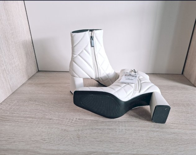 Stradivarius gležnjače 37