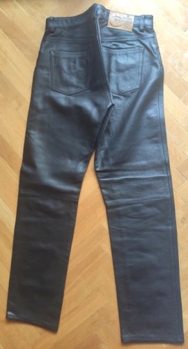 Kožna jakna i hlače