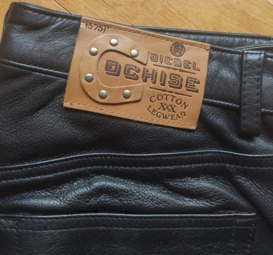 Kožna jakna i hlače