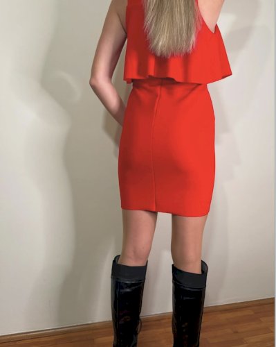 Crvena peplum haljina