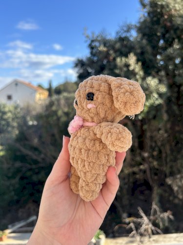 Ručno heklani plišani privjesak psić