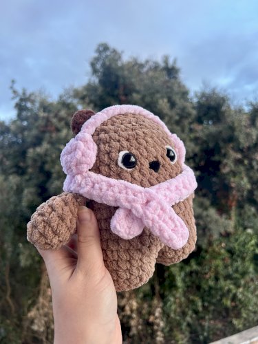Ručno heklani plišani cookie medo