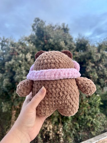 Ručno heklani plišani cookie medo