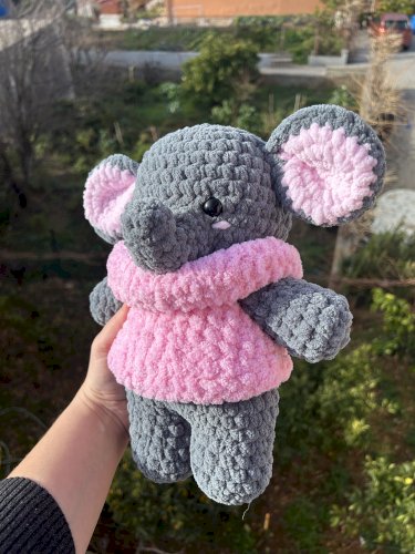 Ručno heklana plišana slonica