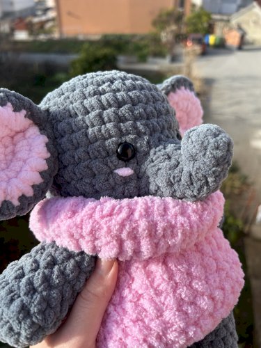 Ručno heklana plišana slonica