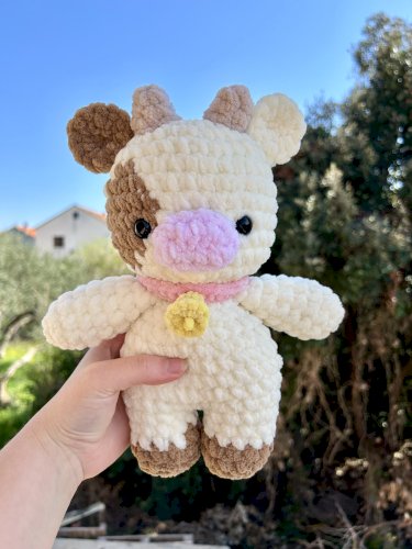 Ručno heklana kravica