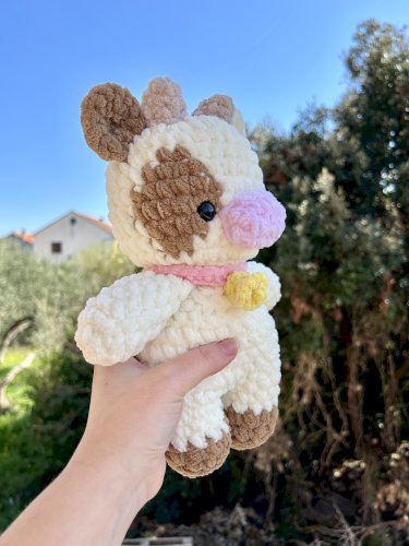 Ručno heklana kravica