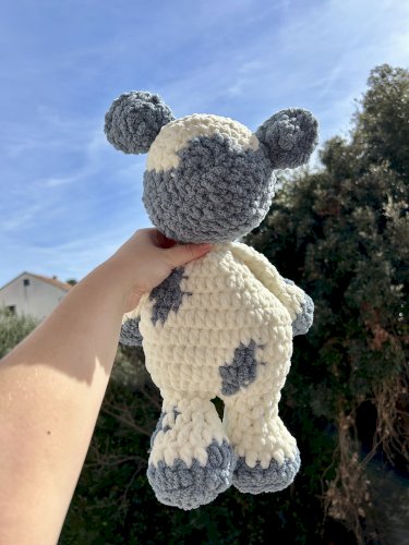 Ručno heklana plišana baby snuggler kravica