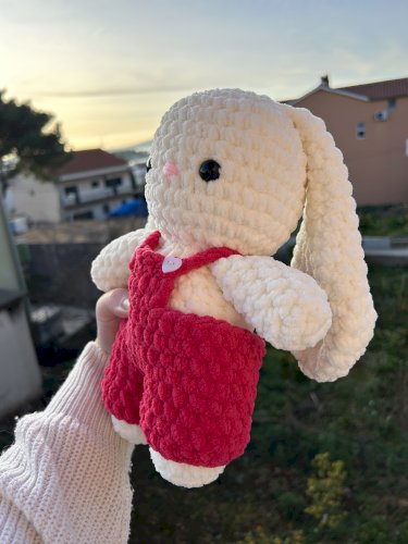 Ručno heklani plišani zeko