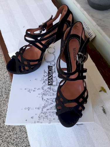 MaxCo crne sandale na petu