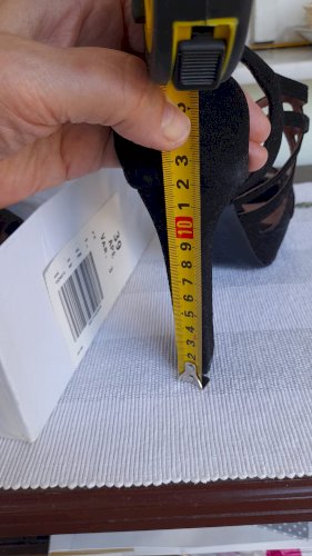 MaxCo crne sandale na petu