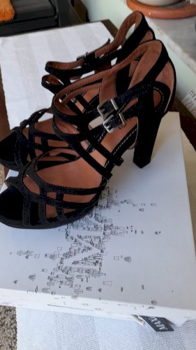 MaxCo crne sandale na petu