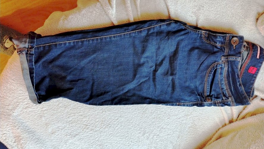 Cropped hlače broj 38