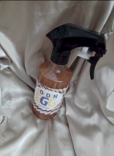 LUSH Golden Egg Glitter Body Mist 
