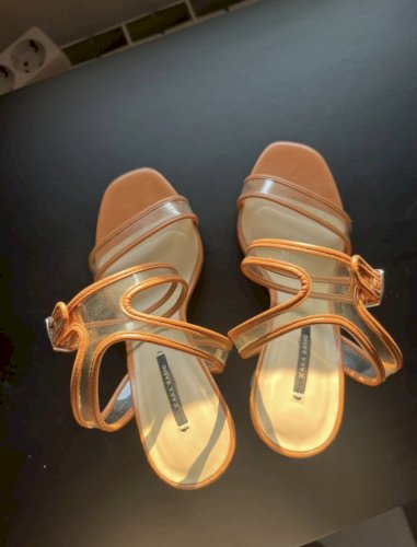 ZARA smeđe sandale na prozirnu petu  vel 37