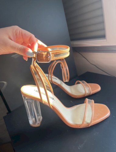 ZARA smeđe sandale na prozirnu petu  vel 37